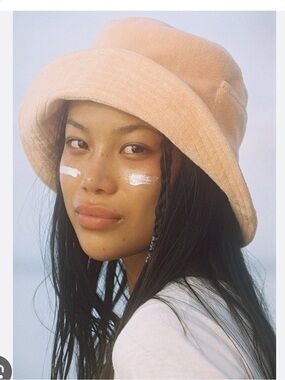 M/L NEW Lack Of Color Bucket Hat- Peach